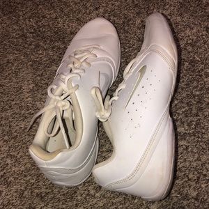 Nike cheer shoes